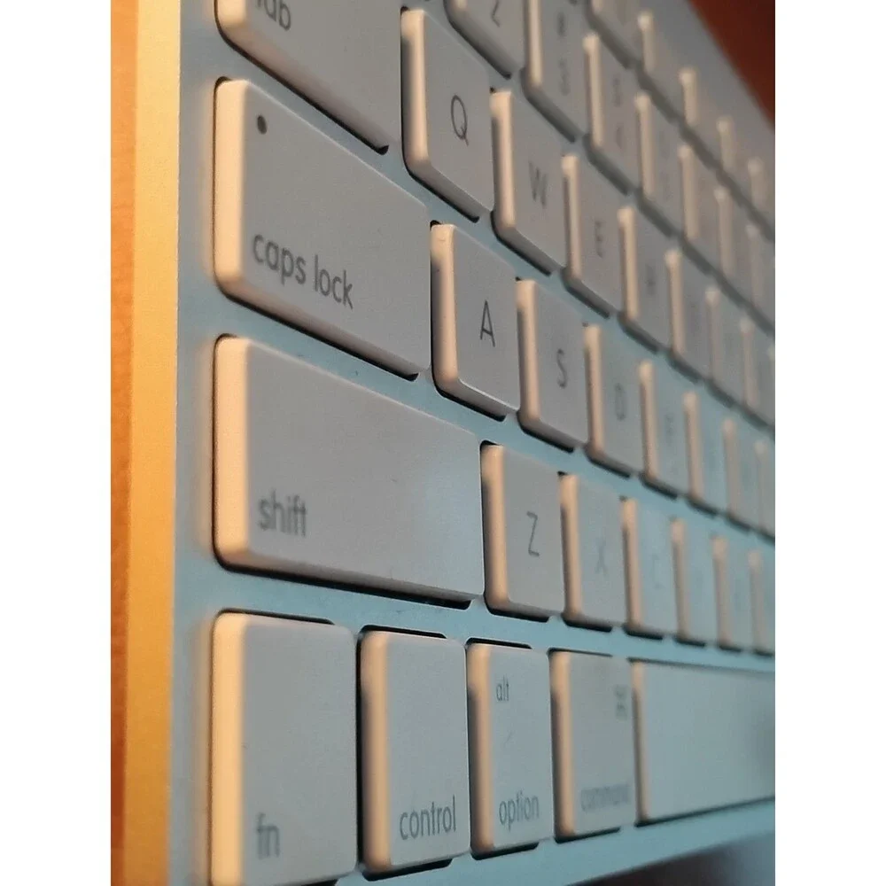 Apple Wireless Keyboard Bluetooth Battery Powered Silver Aluminum A 1314 Slim